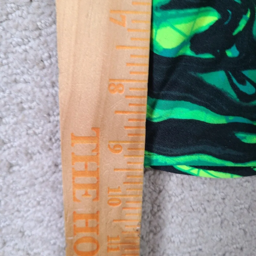 TYR Swim Jammers Mens 28 Green Swirl Pattern Jammer Performance Spandex Athletic